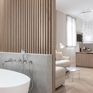 Design Suite Balcony Bathtub